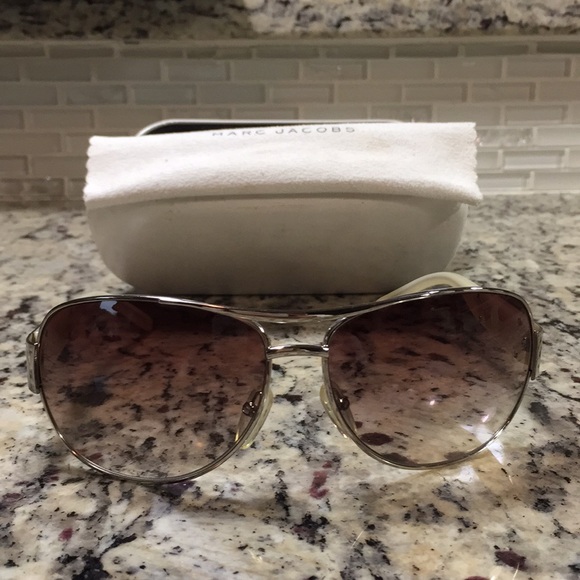 Marc Jacobs Accessories - Marc Jacobs aviator sunglasses